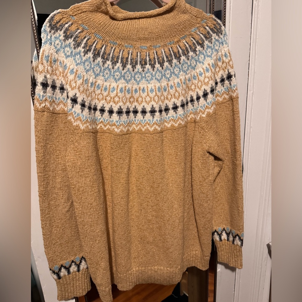 Cozy yellow patterned sweater